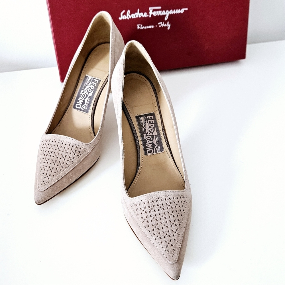 Salvatore Ferragamo suede pump pointed toe Size 7 US / 7cm heels "Pauleen"